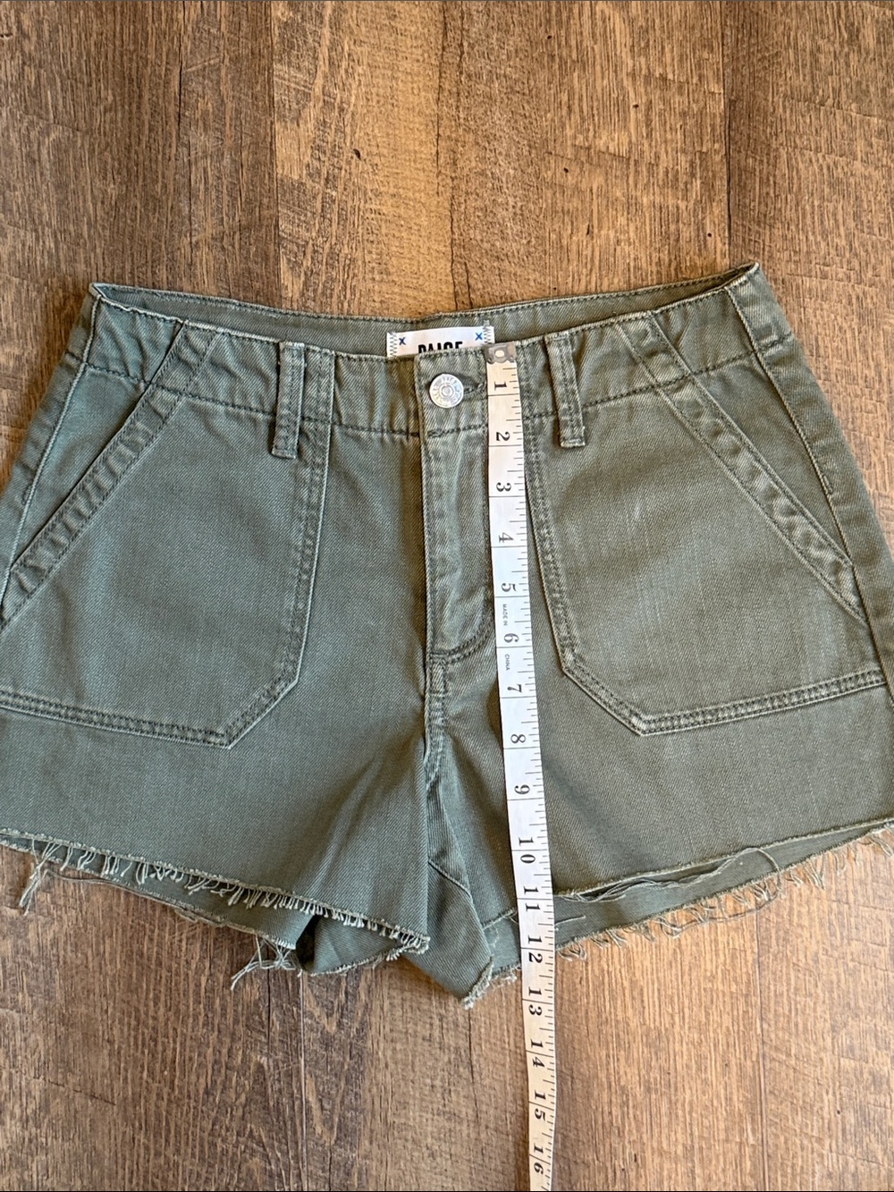 PAIGE Women’s Maisley Utility Washed Olive High-Rise Frayed Hem Shorts Size 26 - Picture 8 of 16